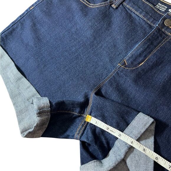 Old Navy semi fitted stretch rolled bottom jean shorts plus Size 16 - Picture 9 of 10